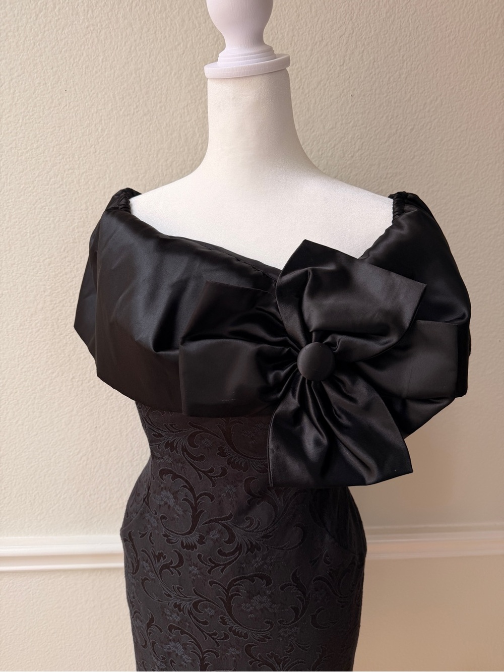 Vintage Black Off Shoulder Floral Jacquard Sheath Bow Formal Elegant Evening